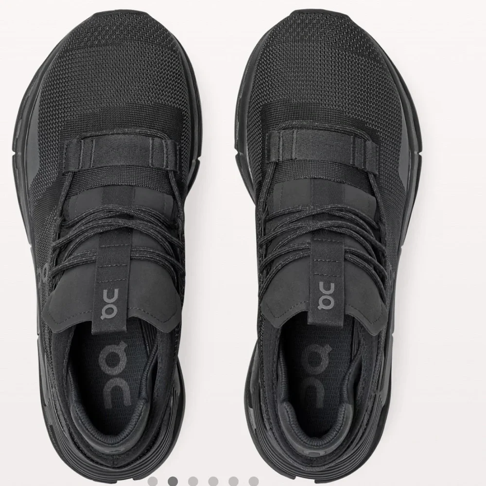 On Running Woman’s Black Athletic Shoes - Picture 1 of 5
